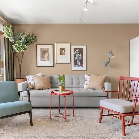 Apartament 4br Penthouse In Center With Free Parking *